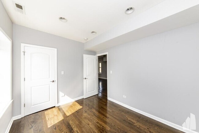 Building Photo - 2 bedroom in Maywood IL 60153