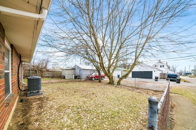 Building Photo - 313 E Moler St