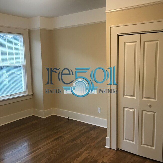 Building Photo - *New Price*  Newly Renovated Immaculate Co...