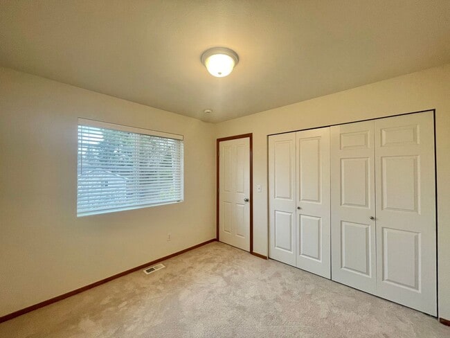 Building Photo - Charming Home in quiet Sunset Landing Community, Edmonds!