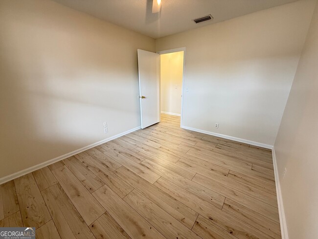 Building Photo - 204 Westgate Cir