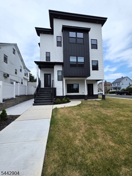 Building Photo - 747 Rahway Ave