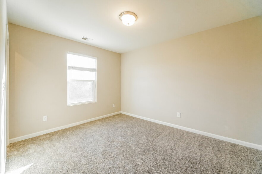 Building Photo - 461 Abeer St