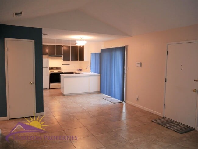 Building Photo - Cozy 2 Bed 1 Bath 897 Sq. Ft. Sacramento C...