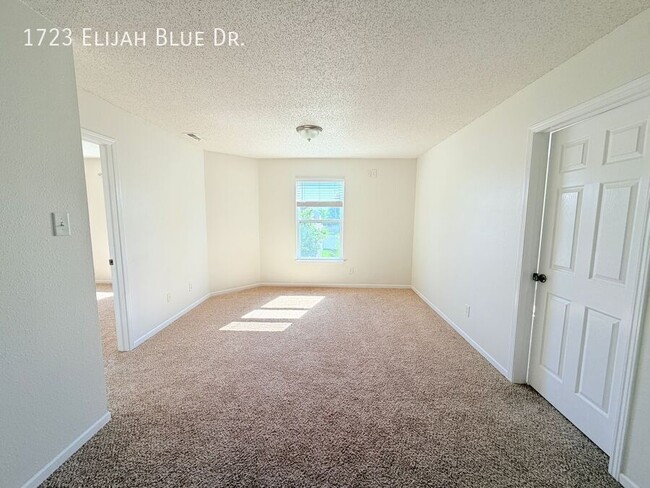 Building Photo - 1723 Elijah Blue Dr