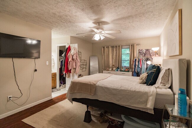 Building Photo - Awesome 5-Points corner Condo!