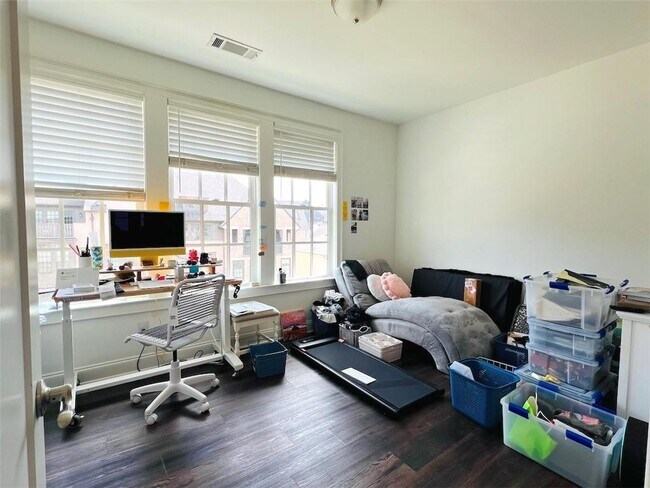 Building Photo - 6715 Encore Blvd