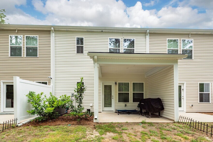 Building Photo - 8064 Reagan Way
