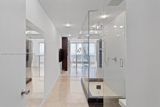 Building Photo - 1100 Biscayne Blvd