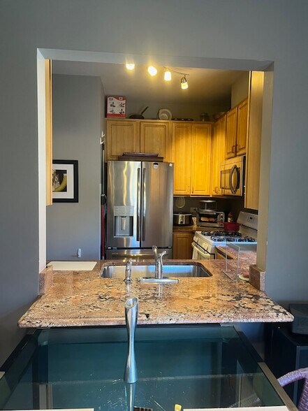 Building Photo - 757 W Eastman St