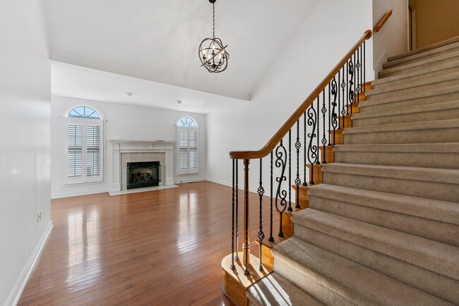 Building Photo - 804 Steeplechase Way