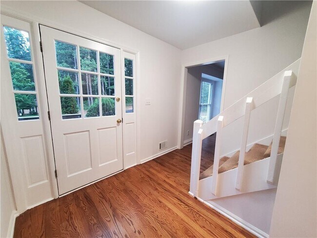 Building Photo - 2533 Hunton Ct