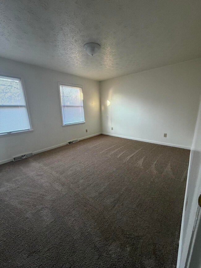 Building Photo - 106 Heritage Dr