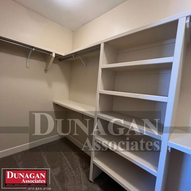 Building Photo - 409 Baler Ln