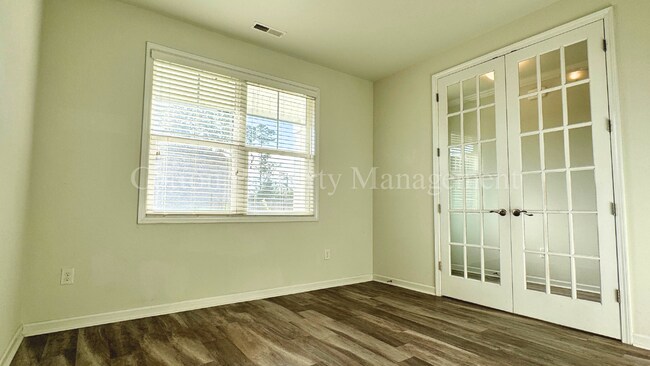 Building Photo - 473 Esthwaite Dr SE