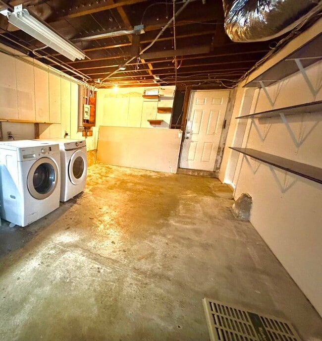 Building Photo - Clean 3 Bedroom, 1 Bath with Bonus Room- Walk to Westmoor High School, Open House, July 9th 4-6PM