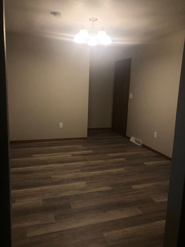 Building Photo - 1336 Meadow Ln