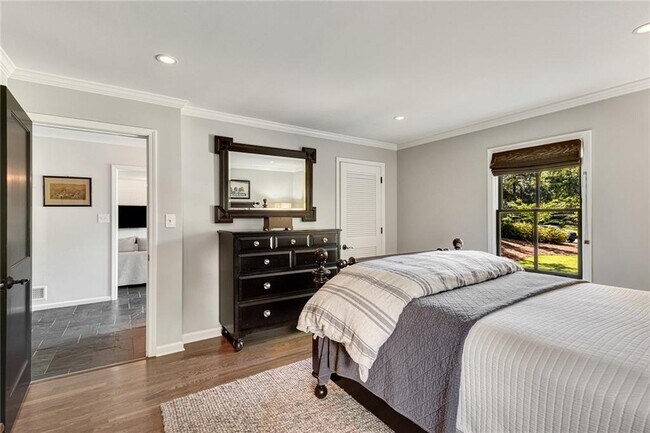 Building Photo - 1100 Kingston Dr NE