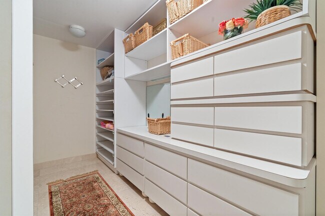 Building Photo - 209 N Birch Rd