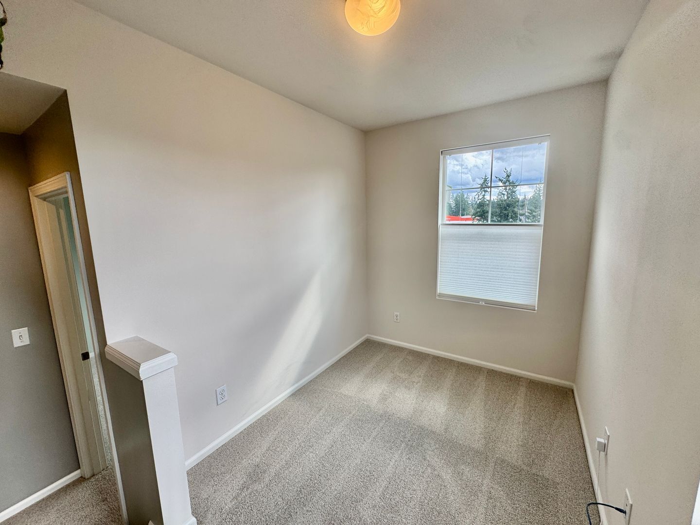 Building Photo - Everett Townhouse