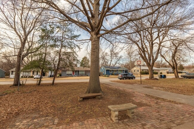 Building Photo - Beautiful 3 bedroom 1 bath, Available in April!