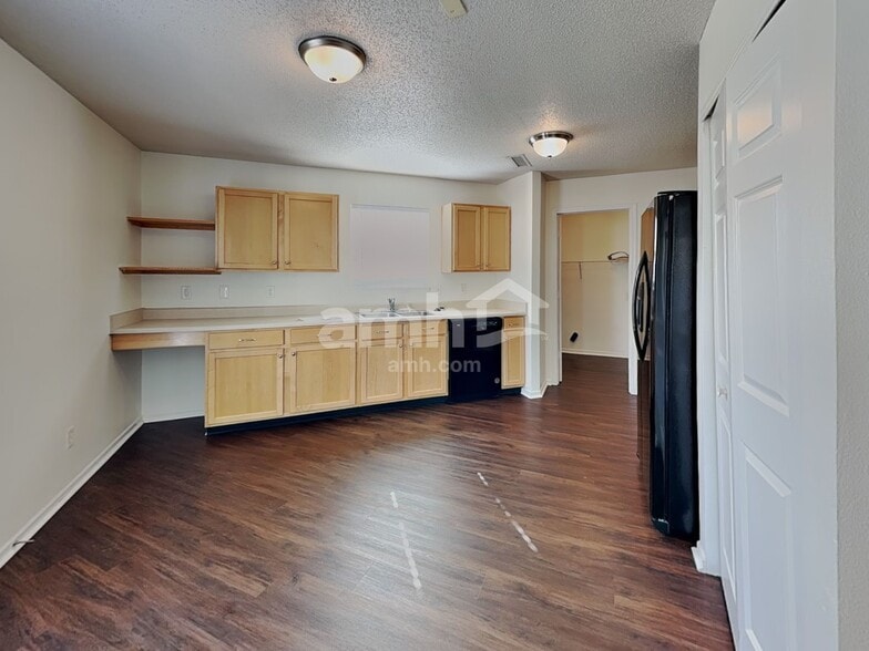 Building Photo - 6887 Merritt Ridge Way