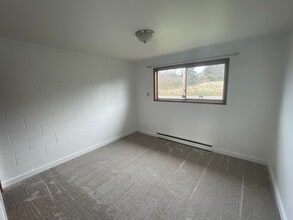 Building Photo - Moore (1371 SE 9th Ave &amp; 1370 SE 10th ...