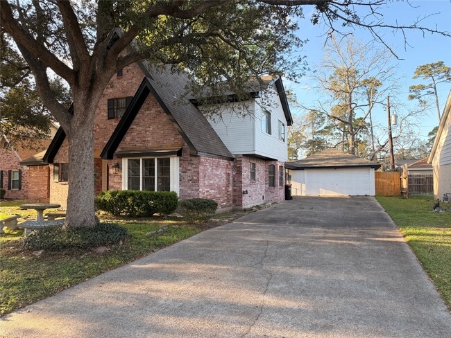 Building Photo - 3800 September Dr