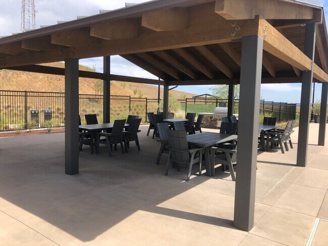 Building Photo - BEAUTIFUL HOME IN FOLSOM IN GATED COMMUNITY!!