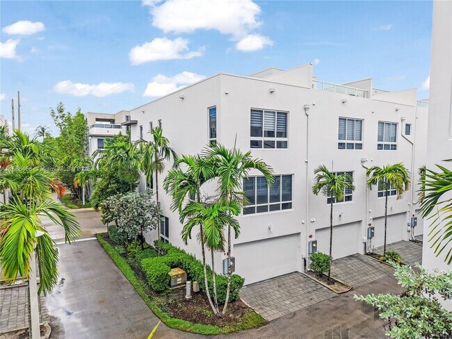 Building Photo - 6611 NW 105th Pl