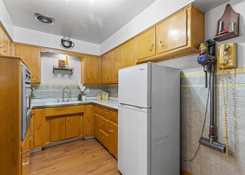 Building Photo - 185 Ridgeview Dr