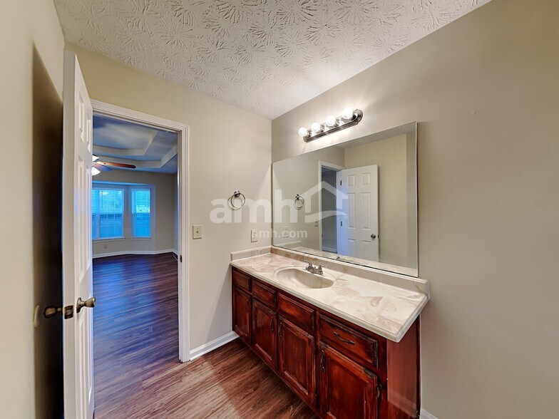 Building Photo - 2117 Brandy Woods Dr SE