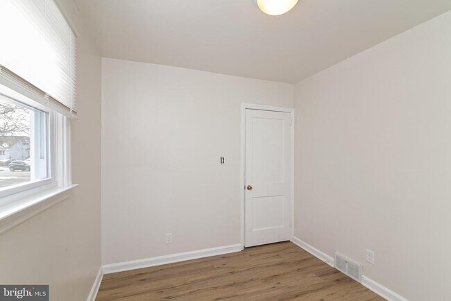 Building Photo - 1001 Armistice Dr
