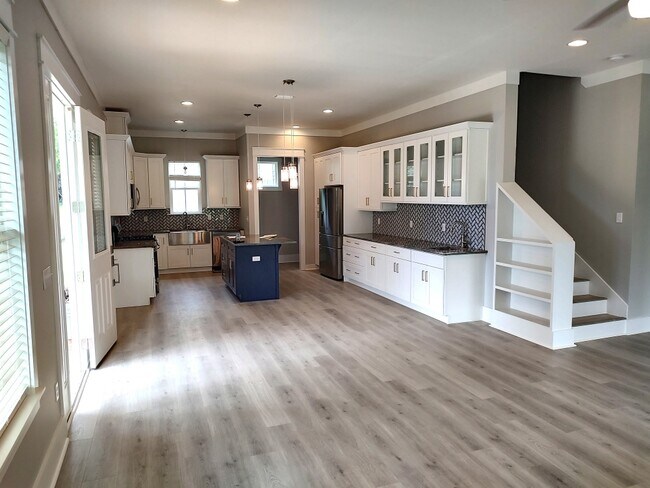 Building Photo - 4088 Biltmore Ave