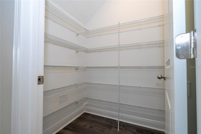 Building Photo - 16350 Hamlin Vw St