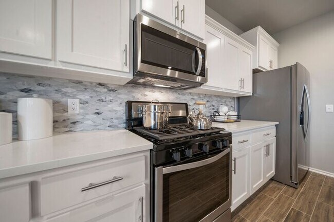 Building Photo - Stunning 3BR + Study in Prime Owasso/Colli...