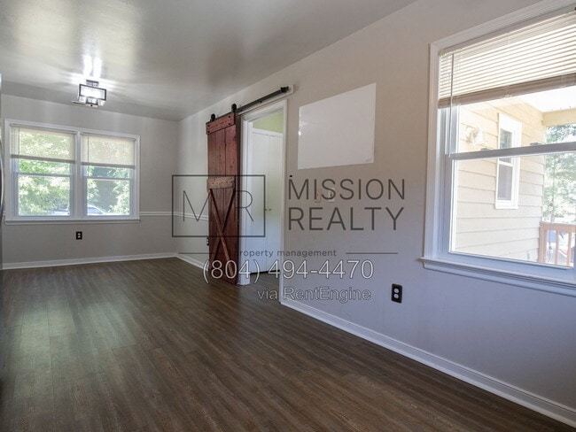 Building Photo - 7750 Robinwood Dr