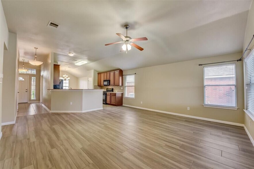 Building Photo - 834 Dark Horse Ln
