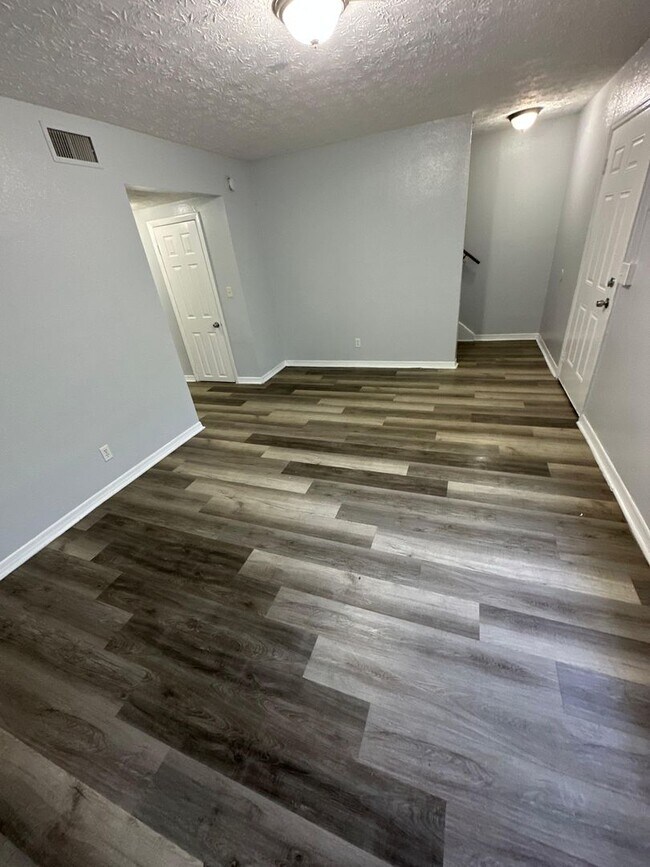 Building Photo - Fully Renovated 3/1.5 -Single Family! Avai...