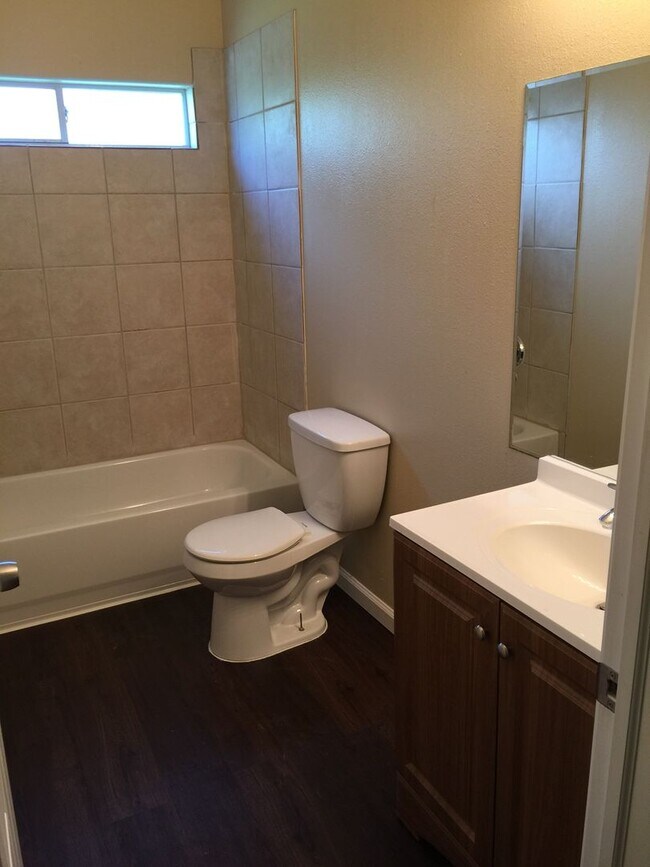 Building Photo - 9509 Merle St