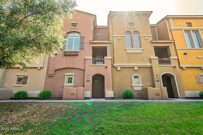 Building Photo - 900 S 94th St