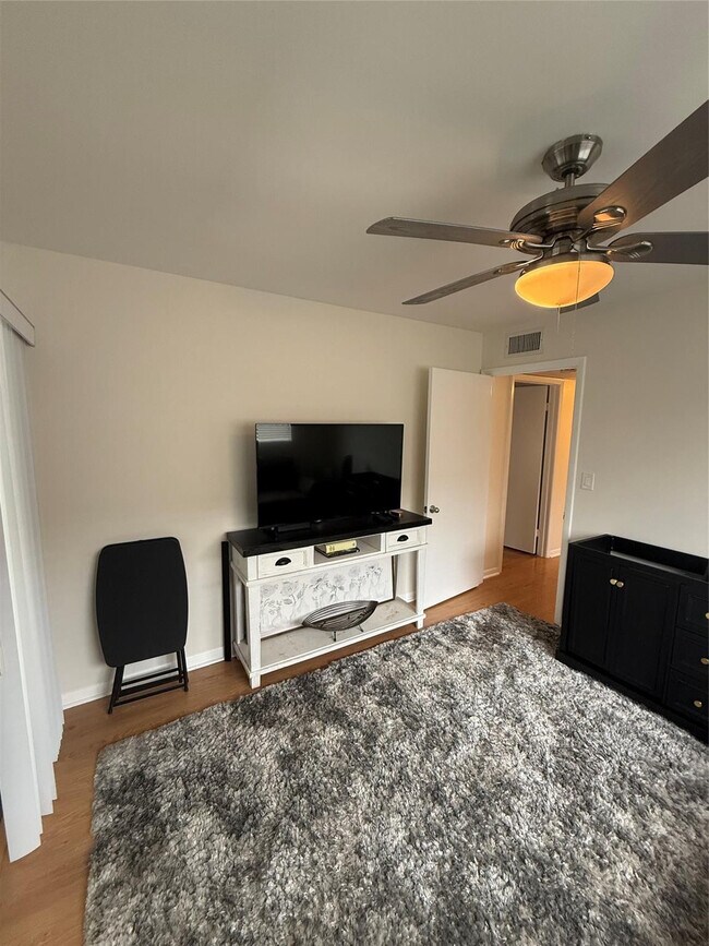 Building Photo - 15126 Ashland St