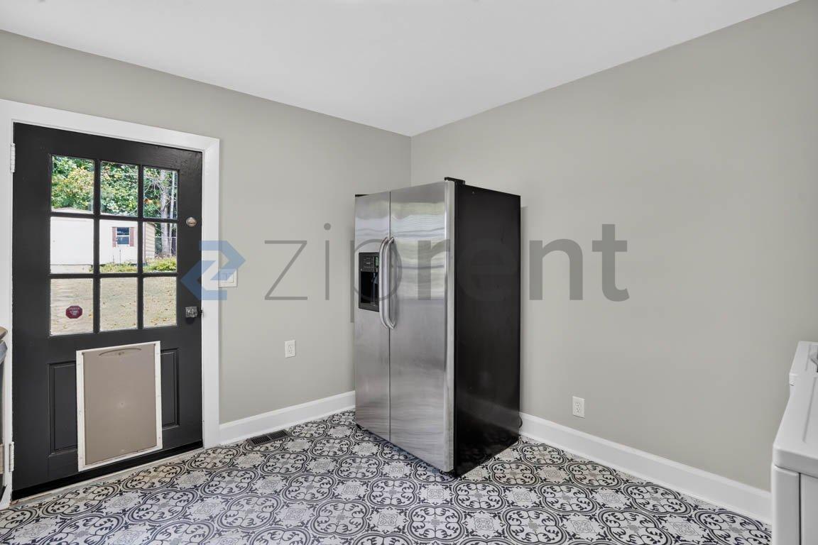 Building Photo - Unit