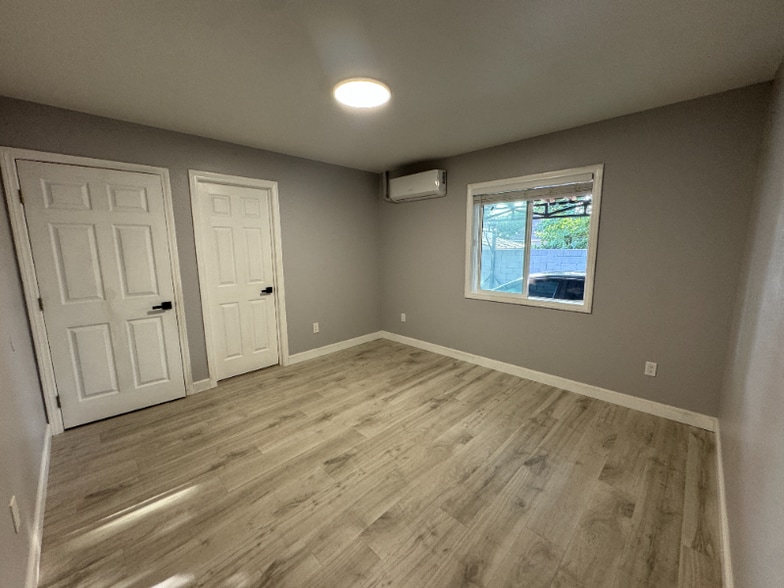 Building Photo - 5 W 4th St