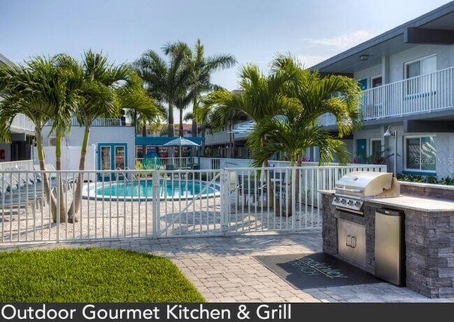 Building Photo - 1824 Shore Dr S