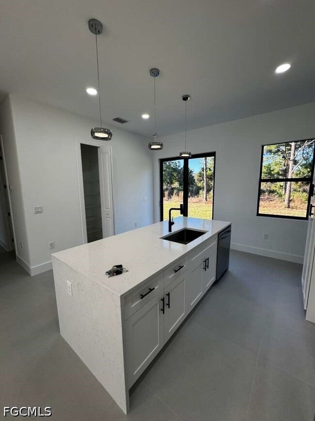 Building Photo - 1037 Barcelona St E