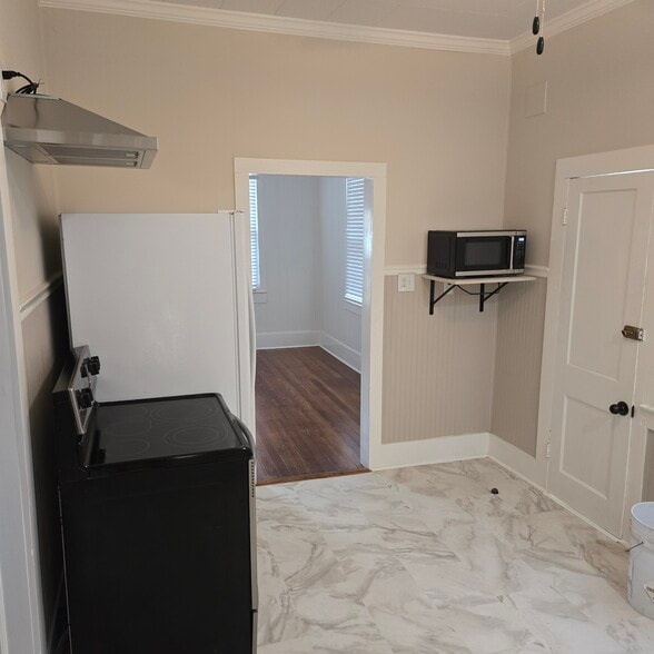 Building Photo - 206 Roosevelt St