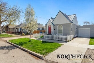 Building Photo - Cute North End Bungalow