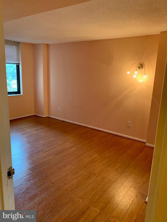 Building Photo - 7401 Westlake Terrace