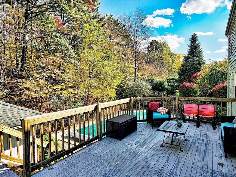 Building Photo - 617 Midvale Rd